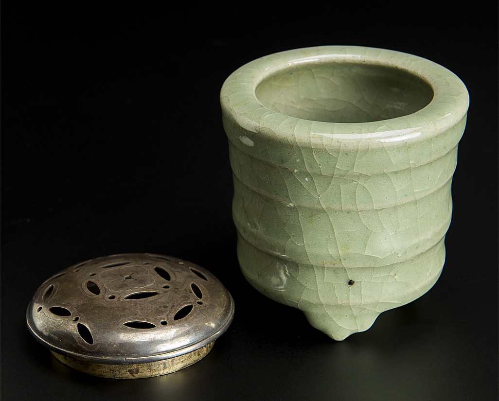 明代　龍泉窯　青磁盤　共箱付 明代 龍泉窯 青磁盤 共箱付